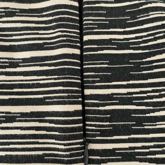 Trina Turk sz 6 miniskirt - Picture 4 of 4